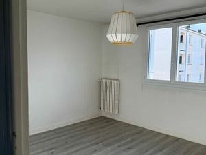 Appt 3 pieces .54m2. Metro Anatole France