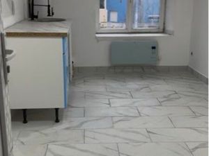 Appartement STUDIO de 22m2 sur PIGNANS (eau et électricité comprise)