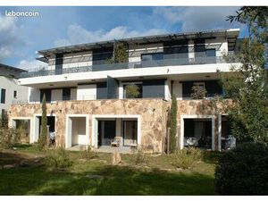 Location à l’année d’un T2 de 45m2 au coeur du village de Sainte Lucie de Porto Vecchio