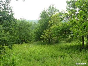 Terrain constructible viabilisé de 1740 m2