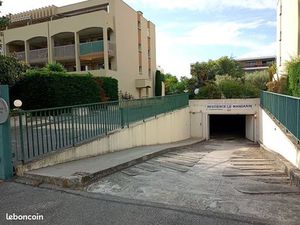 Parking dans sous sol de l'immeuble