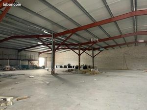 Local industriel 3 237 m²