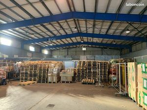 Local industriel 1 750 m²