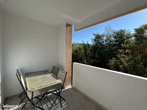 Grand Studio climatisé entièrement rénové dans résidence sécurisée à 1 3 km du centre-vill