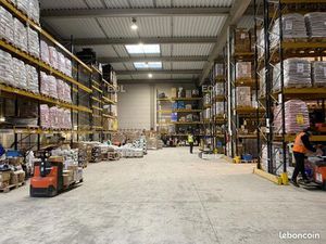 Local industriel 2 602 m²