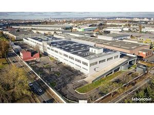 Local industriel 4 346 m²