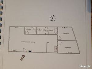 Maison individuelle  en rez de chaussée  de type T3 (séjours/coin cuisine ; toilettes ; sa