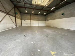 Local d'activité 379 m²