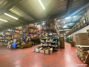 Local bureaux 1 327 m²