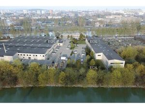 Local industriel 1 814 m²