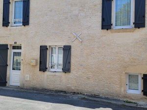 Maison de bourg en pierre rénovée avec garage