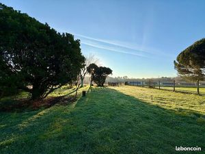 Terrain 700 m² Blaye