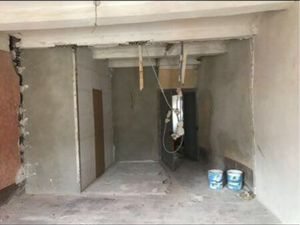 Apparemment 2 pièces