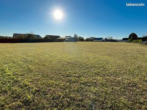 A vendre Grand Terrain 1437m2 Constructible et Viabilisé à LIZY ( Pigny ) 18110 proche Bou