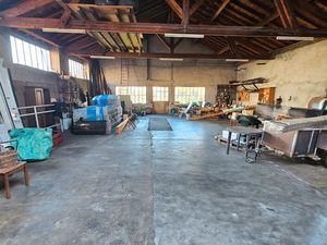 Entrepôt avec appartement