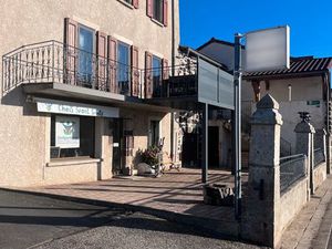 A louer local commercial avec cour à Coucouron en Ardèche