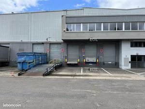 Local logistique 1 386 m²