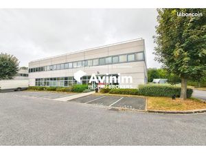 Local 394 m² Roissy-en-France