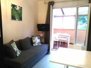 T2 bib  2 coin nuit  véranda  Climatisation réversible  Double vitrage  parking  salle d'e