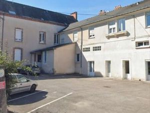 Hyper centre Segré – Investissement locatif rentable 6 5 % + parking privé