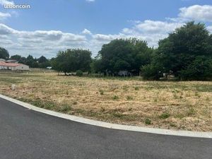 Terrain 700 m² Saint Quentin De Baron