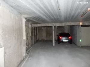 Lot de 5 Parkings sous-sol à 50m du tram proche aéroport