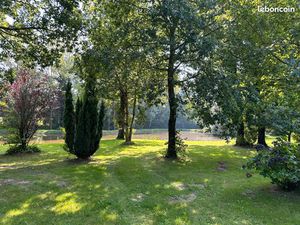 Etang sur terrain de loisirs
