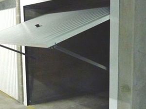 Box / parking / garage Fermé Proche gare de Creil