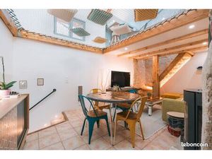 Maison en pierre atypique  écologique entièrement restaurée