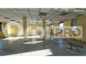 Bureau 478 m²