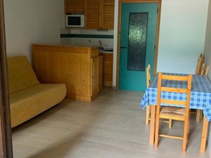 2 P de 27 m2  chambrette  à 100 m de la place