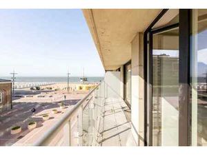 Bel appartement avec vue latérale sur mer  situé sur la pla