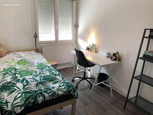 Meublé Lille. Disponible dès à présent  internet  machine à laver. Bon quatier. Toutes cha