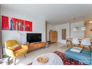 Appartement spacieux au rez-de-chaussée avec grande terrasse