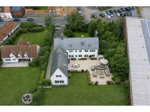 Riante te renoveren villa met grote tuin in centrum Rumbeke