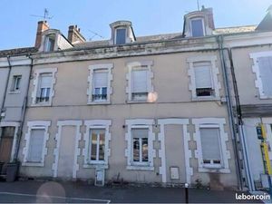 Ensemble immobilier complet – Immeuble + Maison + 15 garages 100% Loué