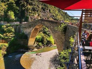 À vendre – Restaurant avec vue exceptionnelle sur le Pont Roman – Nyons