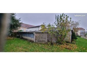 Terrain 3 pièces 698 m²