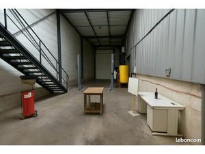 Local d'activité 302 m²