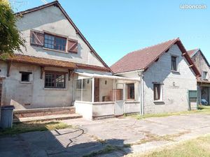 Maison ancienne avec dépendances