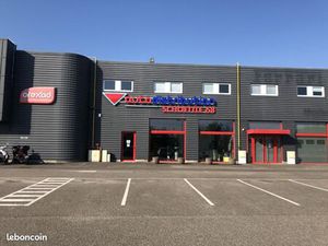 Local bureaux 2 003 m²