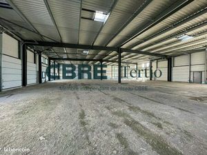 Local d'activité 878 m²