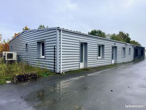 Bureaux 248 m² Lézigné
