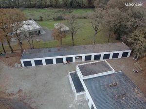 Location BOX  35 m² 27 m²