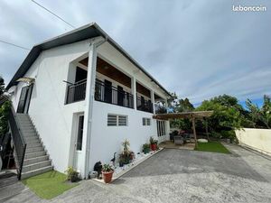 À vendre au Tampon  grande maison familiale avec dépendance – Nouveau prix de vente