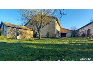 Maison et dépendances au coeur du village