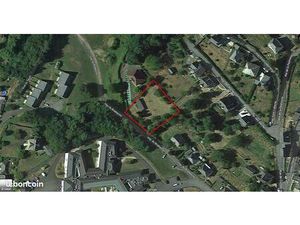 Belle opportunité à Uzerche – Terrain constructible de 1 700 m² en centre-ville