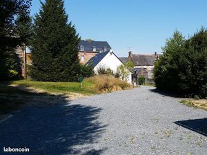 Terrain viabilisé 1052m² (tout à l'égout  EDF  EAU  borné  PTT)  Centre-ville et au calme 