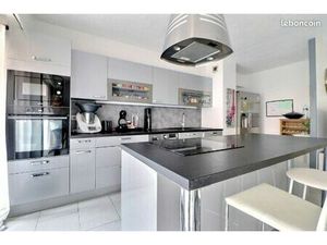 À 500 m de la plage du Veillat – 3 pièces 77m² au calme – Centre-ville Saint-Raphaël