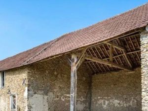 Grange mitoyenne à rénover 115 m2 au sol